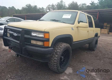 1994 Chevrolet Suburban K1500 z USA, uszkodzony, nr VIN 1GNFK16K7RJ413471